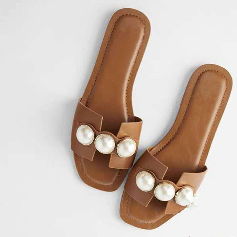 Women's leather flat sandals
