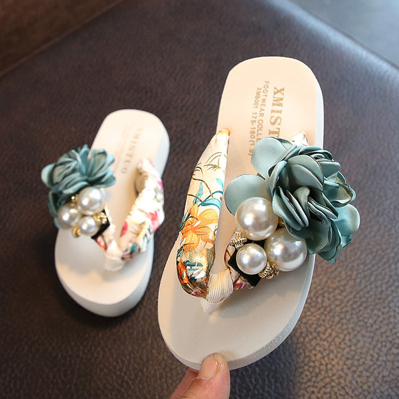 Fashionable beach shoes clip foot Sandal