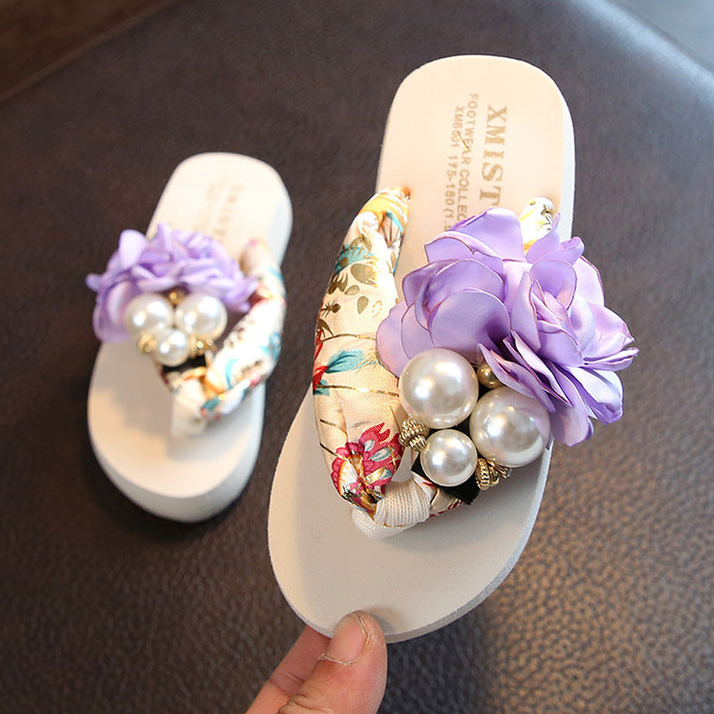 Fashionable beach shoes clip foot Sandal