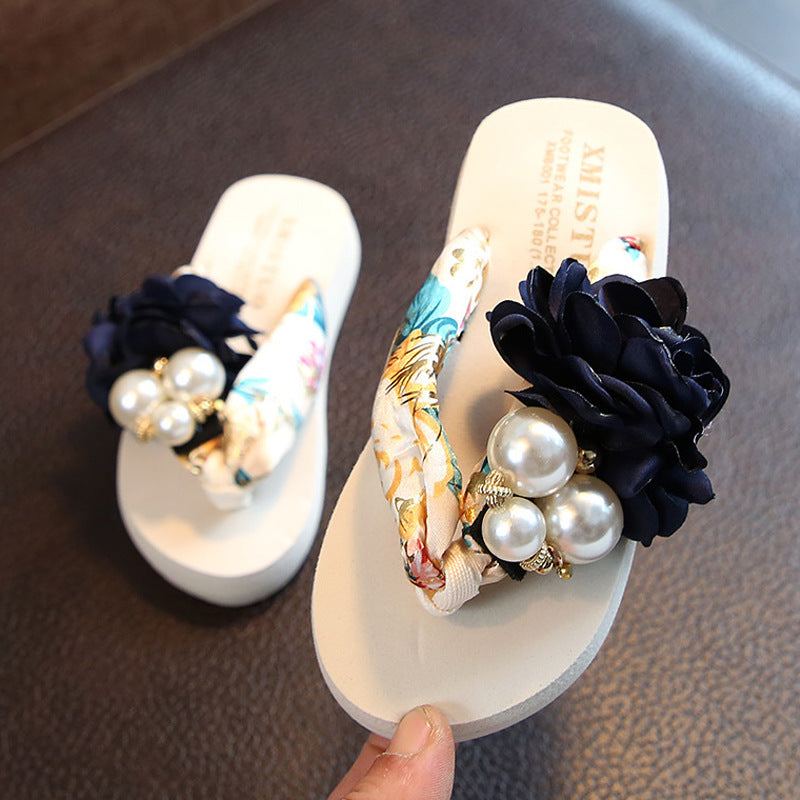 Fashionable beach shoes clip foot Sandal