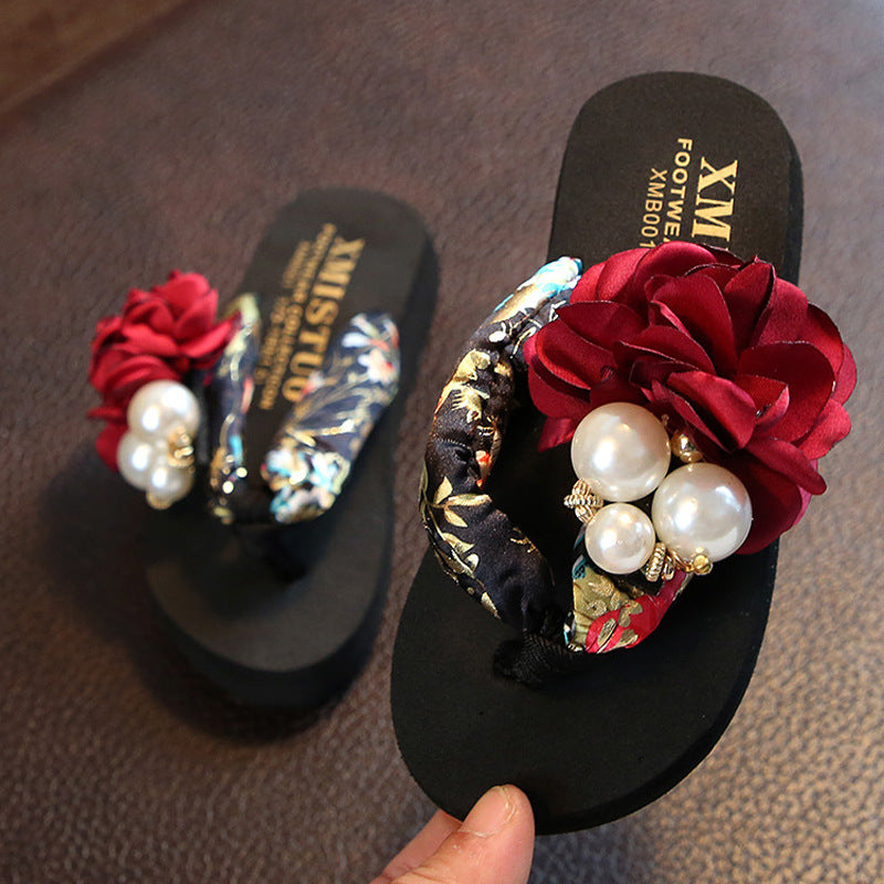 Fashionable beach shoes clip foot Sandal