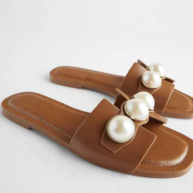 Women's leather flat sandals