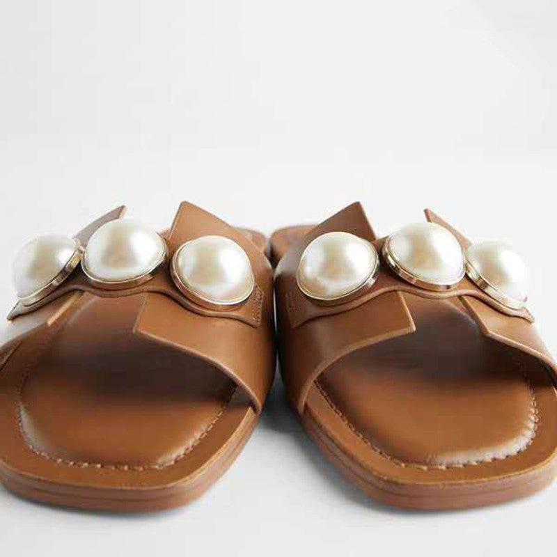 Women's leather flat sandals
