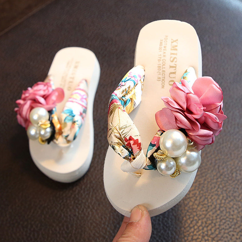 Fashionable beach shoes clip foot Sandal
